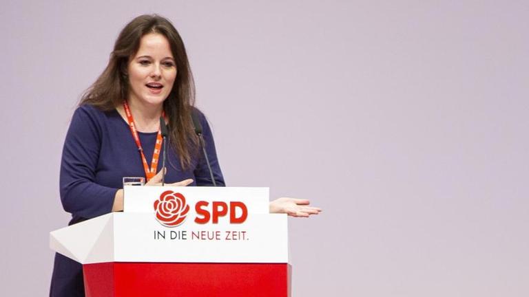 Jessica Rosenthal von den Jusos NRW spricht auf dem Bundesparteitag der SPD in Berlin