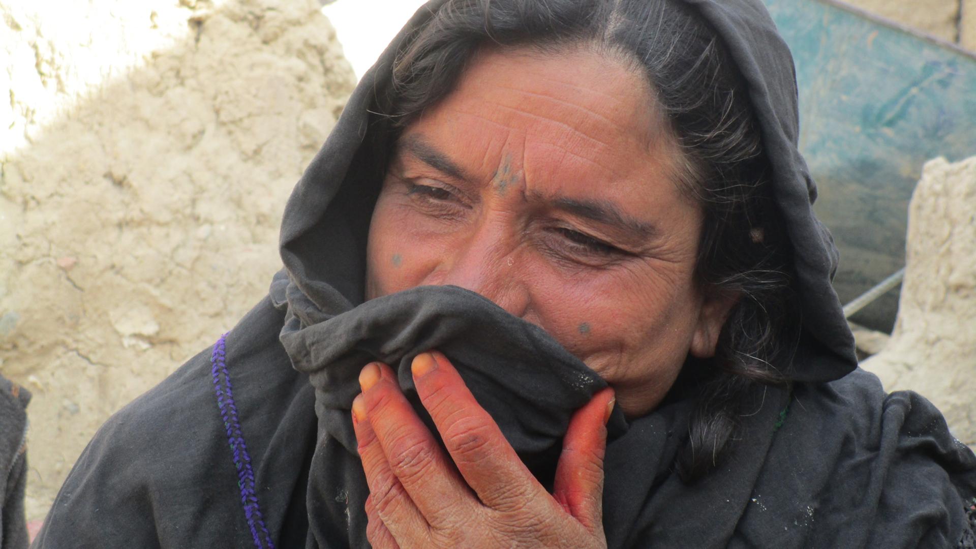 Zar Pari ist mit ihrer 25-köpfigen Familie aus der umkämpften Provinz Helmand nach Kabul geflohen. Zar Pari ist mit ihrer 25-köpfigen Familie aus der umkämpften Provinz Helmand nach Kabul geflohen.