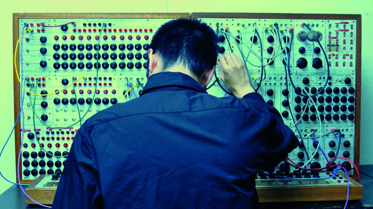 James Fei, US-Computermusiker und Bandkollege von John Bischoff. James Fei, US-Computermusiker und Bandkollege von John Bischoff.