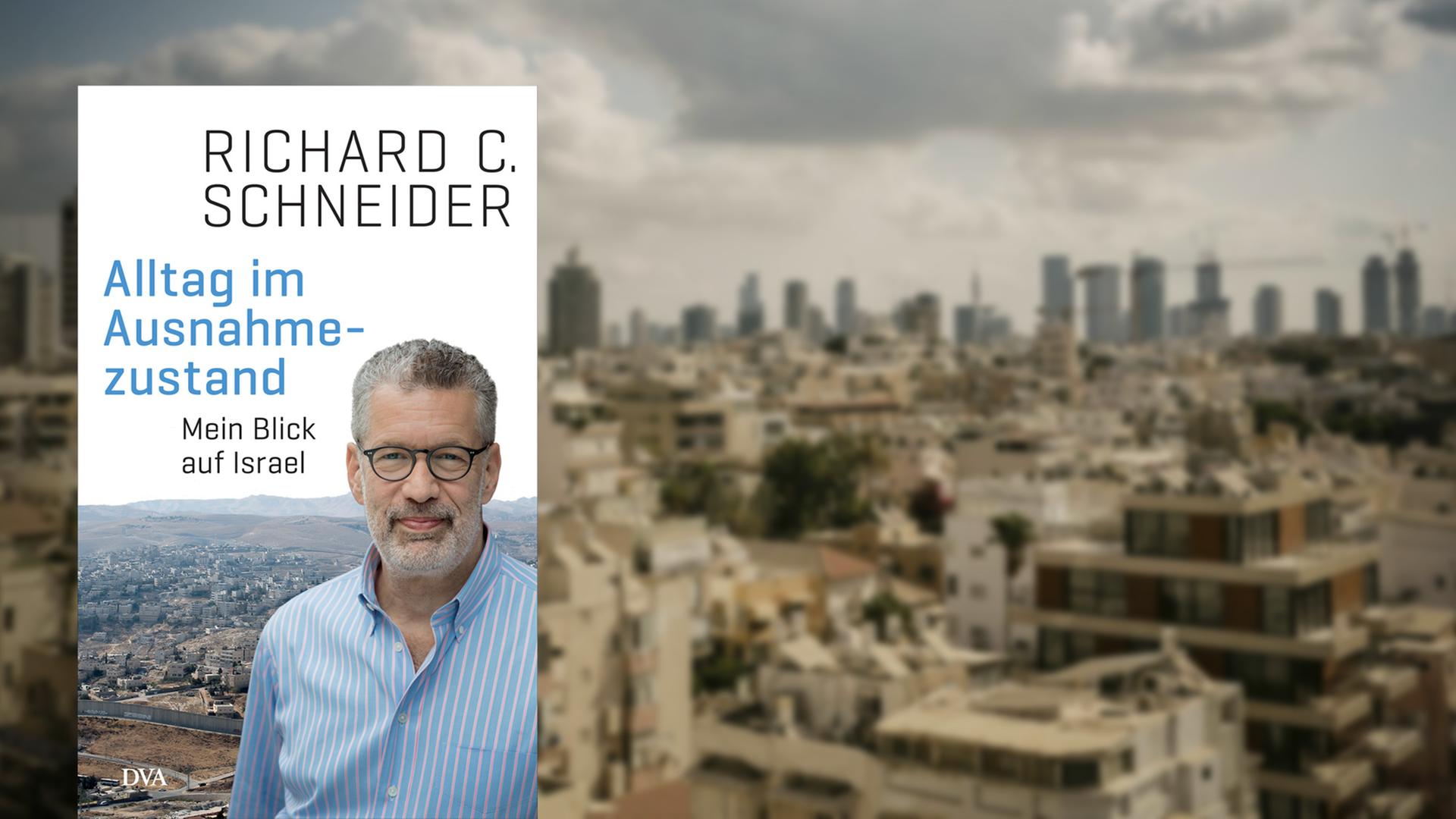 Buchcover "Alltag im Ausnahmezustand" von Richard C. Schneider, im Hintergrund ein Blick über Tel Aviv