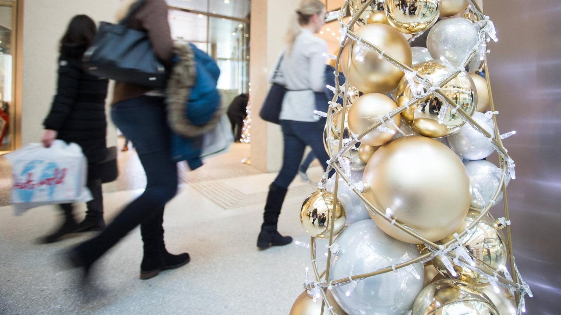 Einkaufszentrum in Innsbruck in der Vorweihnachtszeit Einkaufszentrum in Innsbruck in der Vorweihnachtszeit