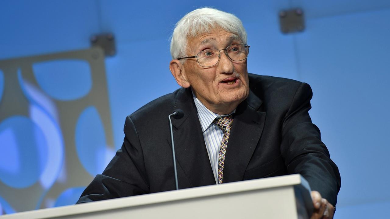 Jürgen Habermas, deutscher Philosoph, spricht am 4.7.2018 im ZDF-Hauptstadtstudio in Berlin. Habermas erhielt den deutsch-französischen Medienpreis. Jürgen Habermas, deutscher Philosoph, spricht am 4.7.2018 im ZDF-Hauptstadtstudio in Berlin. Habermas erhielt den deutsch-französischen Medienpreis.