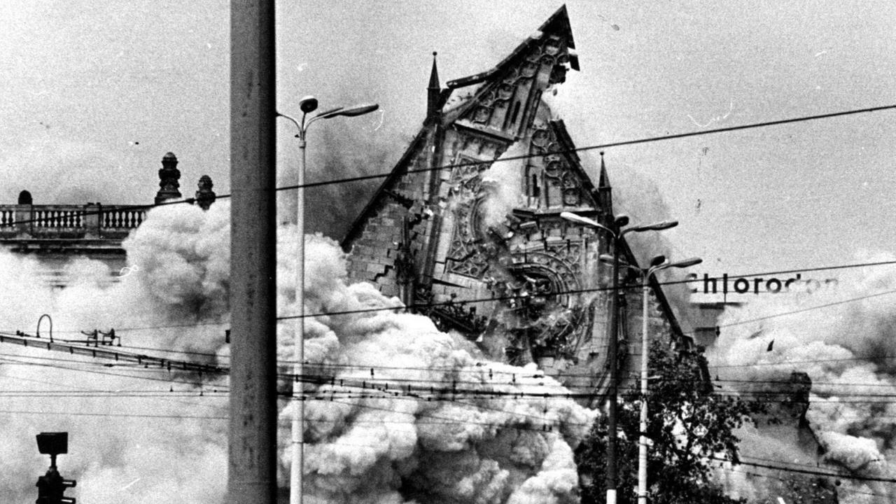 Die Sprengung der Universitätskirche am Leipziger Karl-Marx-Platz am 30.05.1968 Die Sprengung der Universitätskirche am Leipziger Karl-Marx-Platz am 30.05.1968