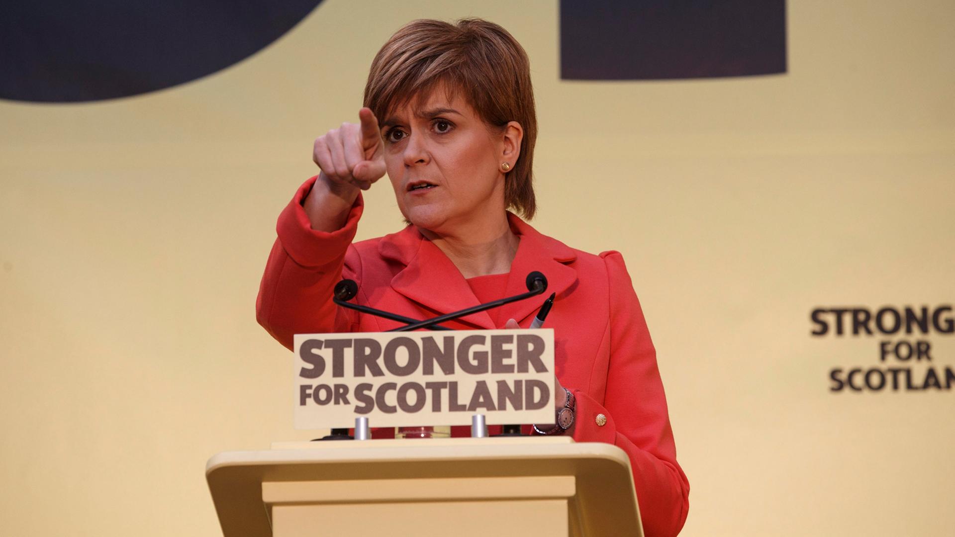 Die Scottish National Party (SNP) kündigt eine umfassende Bodenreform an. Auf dem Foto Nicola Sturgeon, Parteichefin. 