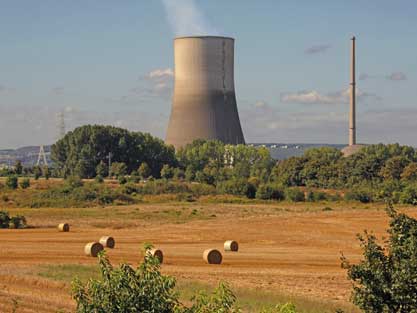 Das Atomkraftwerk Mülheim-Kärlich liegt zehn Kilometer nordwestlich von Koblenz. Es lief nur wenige Wochen und wurde dann per Gerichtsbeschluss stillgelegt. Das Atomkraftwerk Mülheim-Kärlich liegt zehn Kilometer nordwestlich von Koblenz. Es lief nur wenige Wochen und wurde dann per Gerichtsbeschluss stillgelegt.