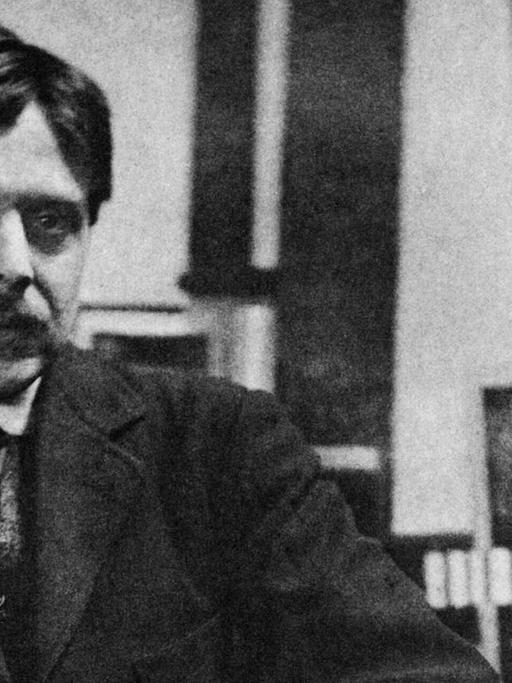 Der britische Autor und Künstler Wyndham Lewis fotografiert von Alvin Langdon Coburn in London, 1916