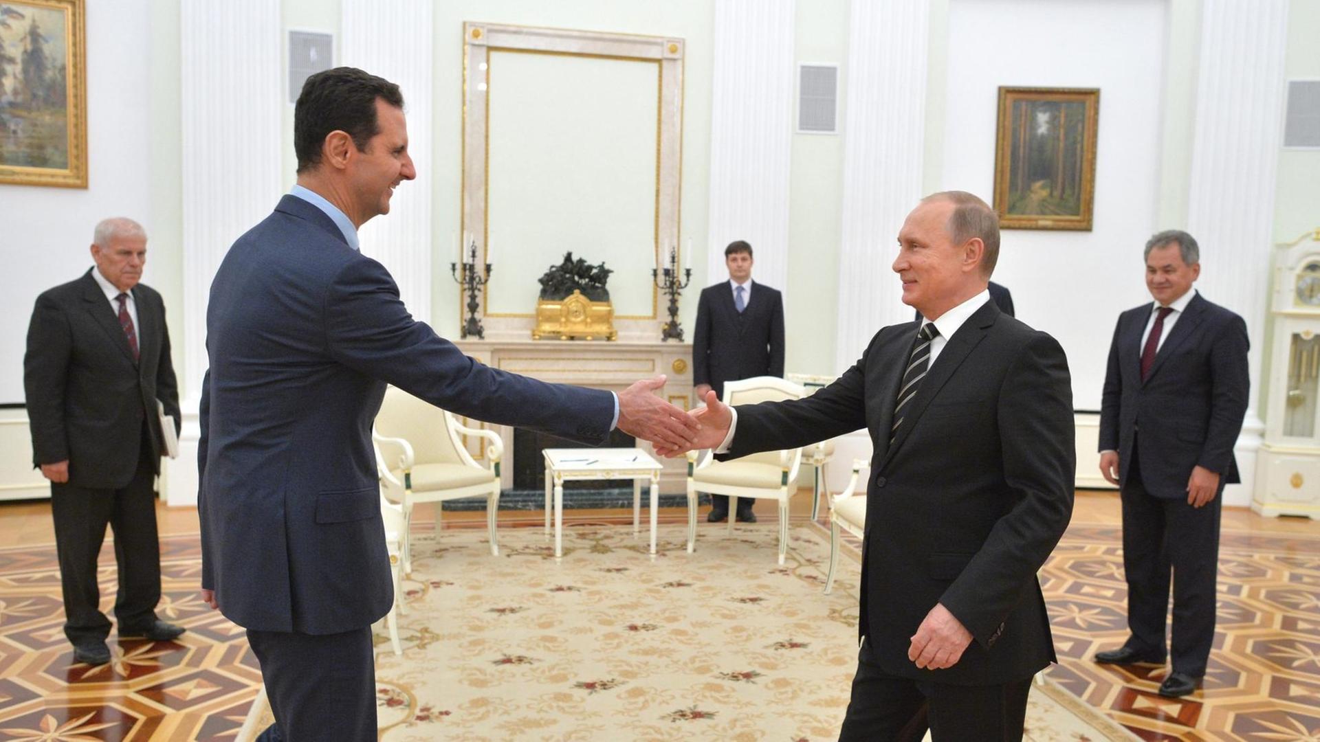 Baschar-al-Assad beim Treffen mit Wladimir Putin Baschar-al-Assad beim Treffen mit Wladimir Putin