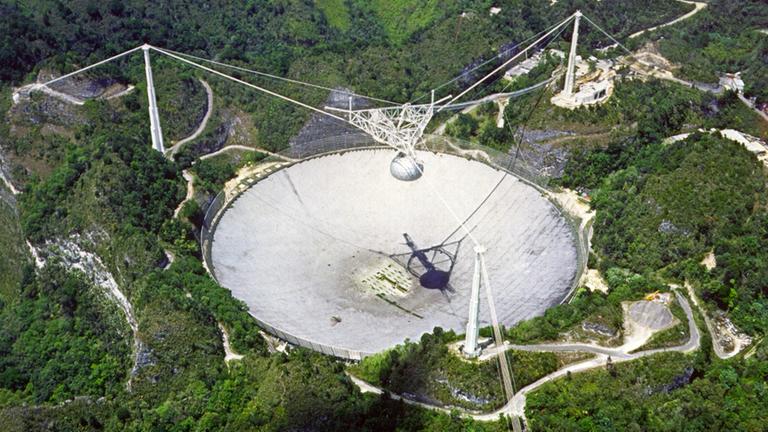 Das FAST-Teleskop wird das 300-Meter-Teleskop von Arecibo weit übertreffen Das FAST-Teleskop wird das 300-Meter-Teleskop von Arecibo weit übertreffen