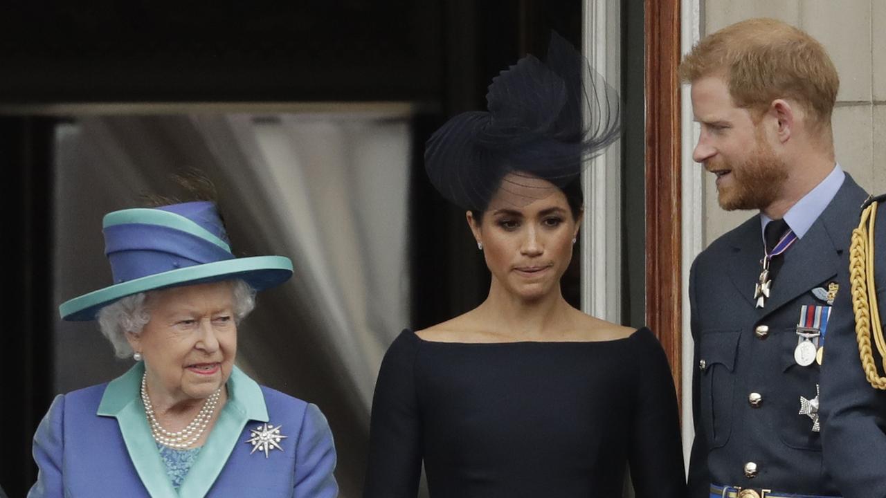 Die britische Königin Elizabeth II (l.), Herzogin Meghan und ihr Mann Prinz Harry. Die britische Königin Elizabeth II (l.), Herzogin Meghan und ihr Mann Prinz Harry.