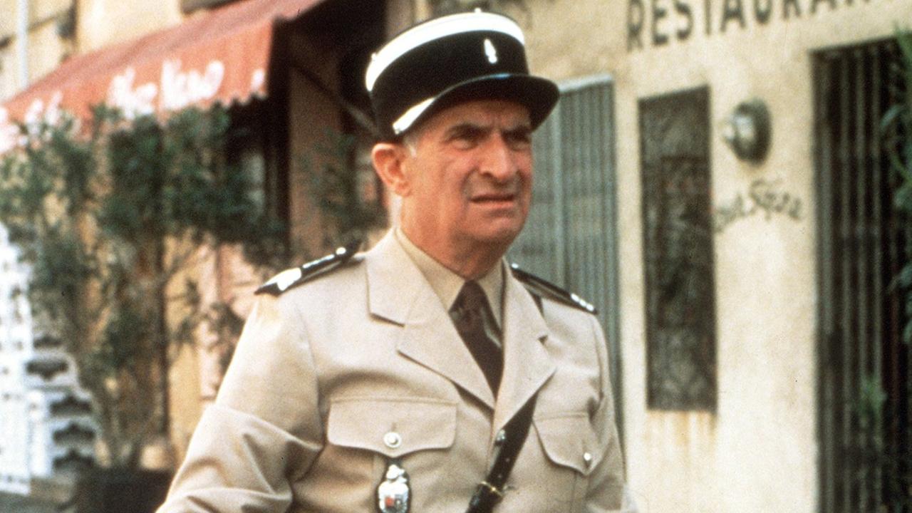 Der französische Komiker Louis de Funes in seiner Paraderolle als Gendarm von St. Tropez in dem Film "Louis und seine verrückten Politessen" aus dem Jahr 1983.