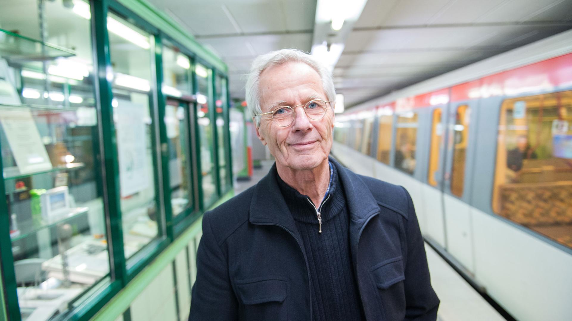 Christoph Busch im Hamburger Untergrund: Seit Monaten hört er er anderen Menschen zu Christoph Busch im Hamburger Untergrund: Seit Monaten hört er er anderen Menschen zu