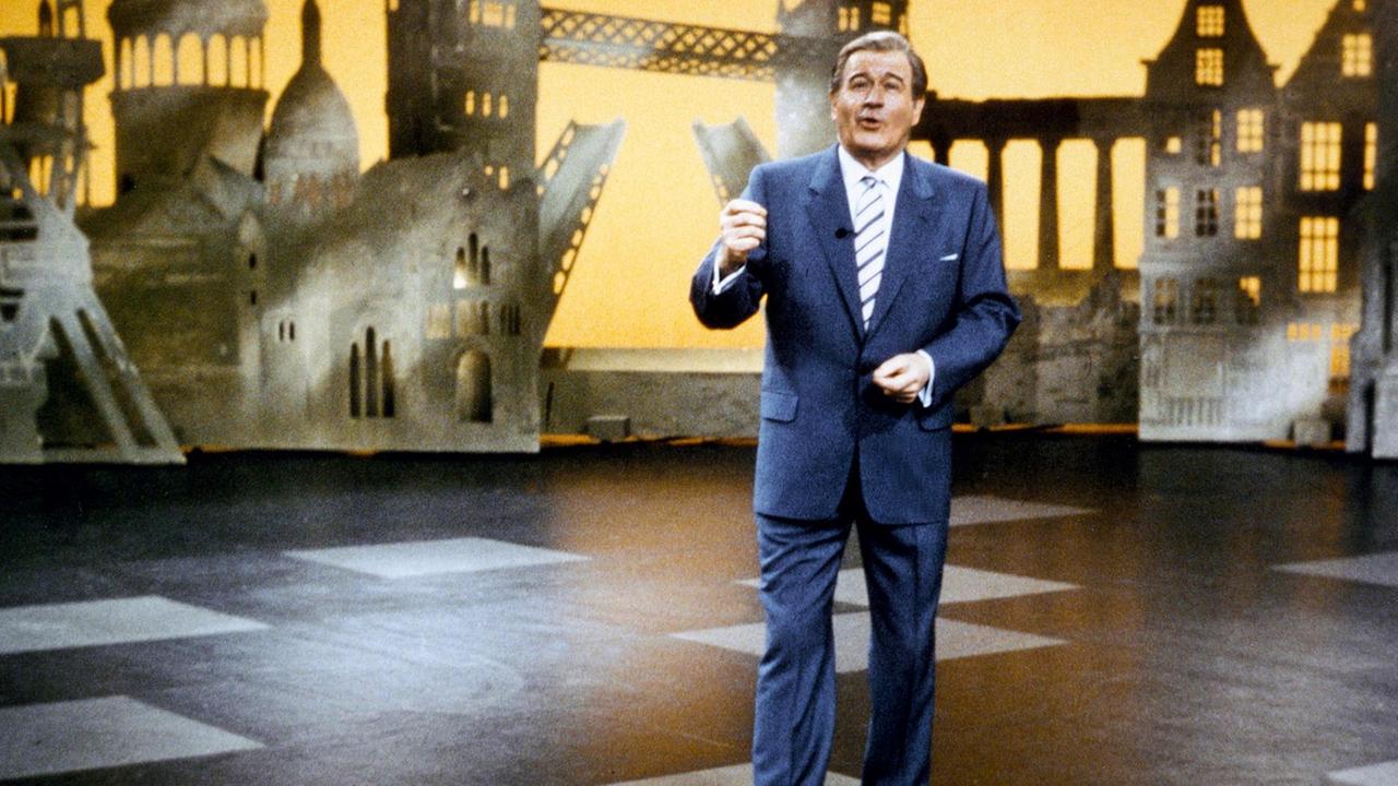 Hans-Joachim Kulenkampf moderierte viele Jahre lang die Quizsendung ARD-"Einer wird gewinnen". Der Quizmaster ist Gegenstand des Dokumentarfilms "Kulenkampfs Schuhe" von Regina Schilling. Hans-Joachim Kulenkampf moderierte viele Jahre lang die Quizsendung ARD-"Einer wird gewinnen". Der Quizmaster ist Gegenstand des Dokumentarfilms "Kulenkampfs Schuhe" von Regina Schilling.