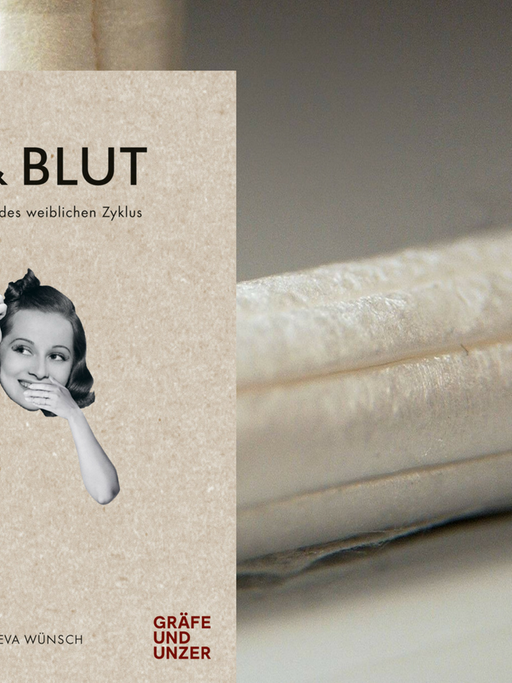 Das Buchcover von "Ebbe & Blut", im Hintergrund: zwei Tampons.
