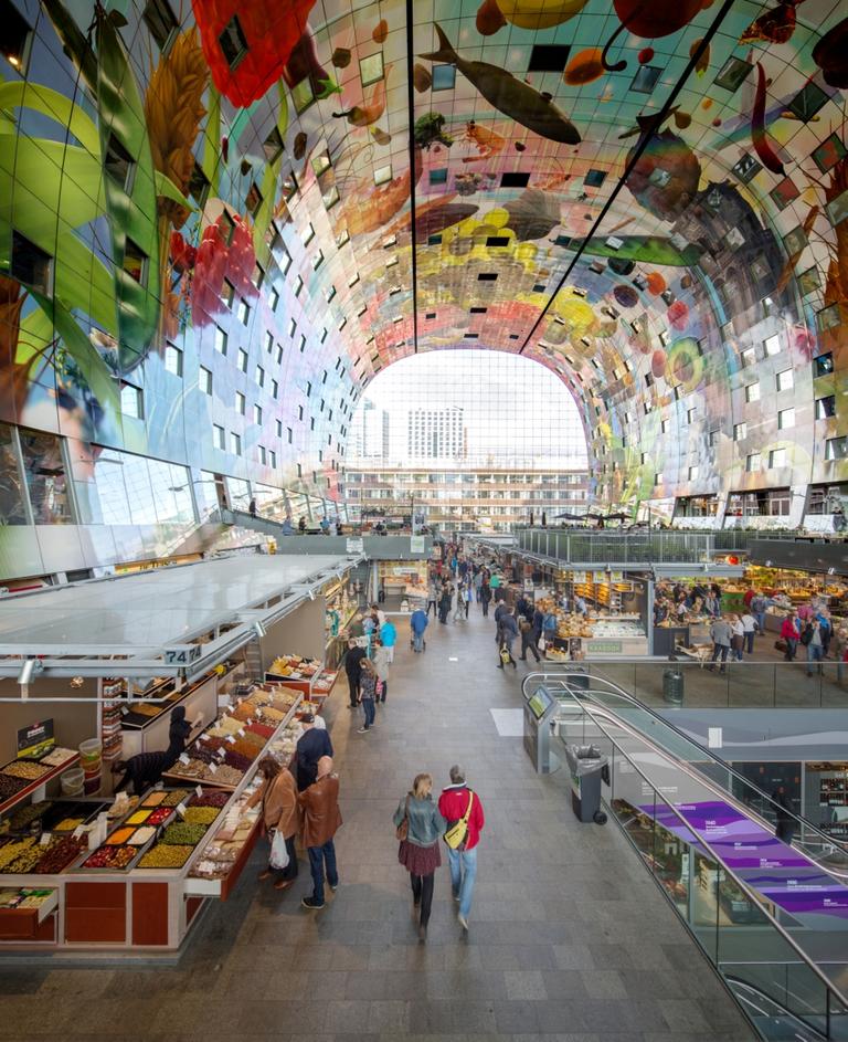 Blick in die neue Markthal (Markhalle) von Rotterdam