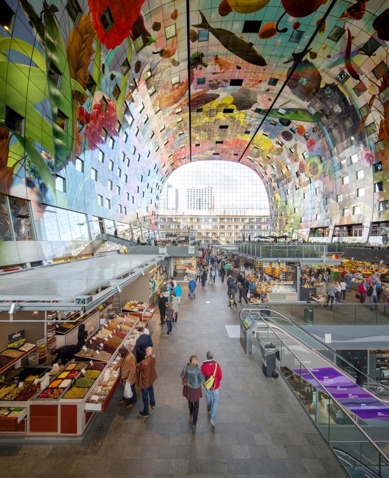 Blick in die neue Markthal (Markhalle) von Rotterdam Blick in die neue Markthal (Markhalle) von Rotterdam
