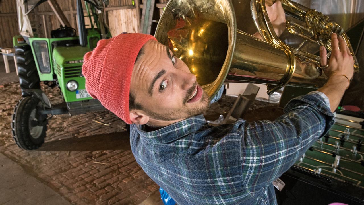Der Netzwerker und Heimwerker Fynn Kliemann: ein Hipster auf dem Bauernhof Der Netzwerker und Heimwerker Fynn Kliemann: ein Hipster auf dem Bauernhof
