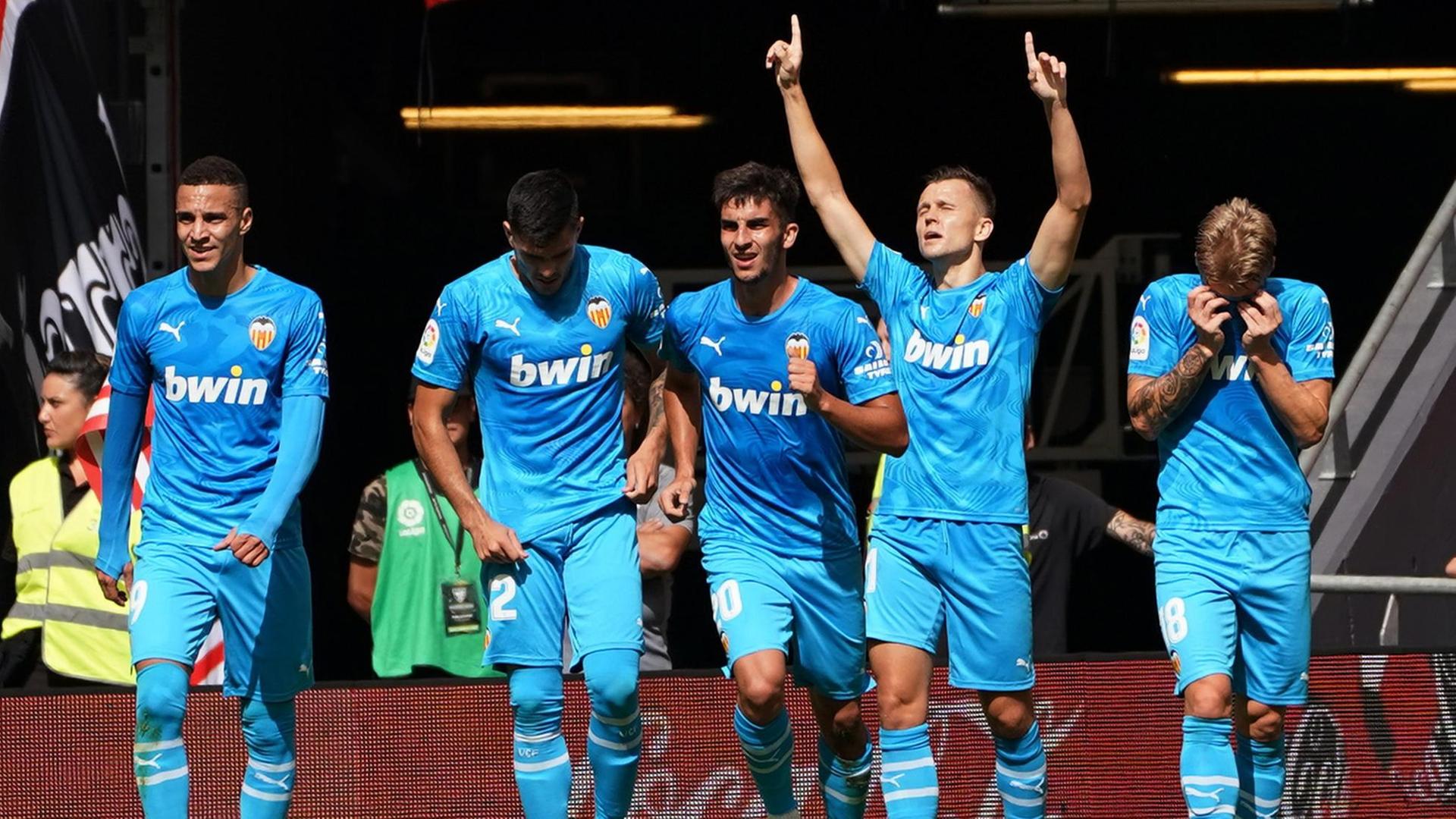 Valencias Spieler feiern das entscheidende Tor zum 1:0-Sieg in Bilbao.