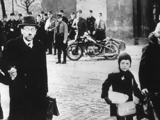 Eine jüdische Familie 1939 auf der Flucht