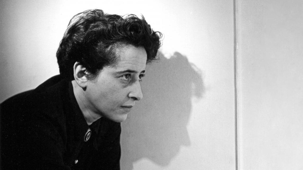 Die politische Philosophin Hannah Arendt im Jahr 1944 Die politische Philosophin Hannah Arendt im Jahr 1944