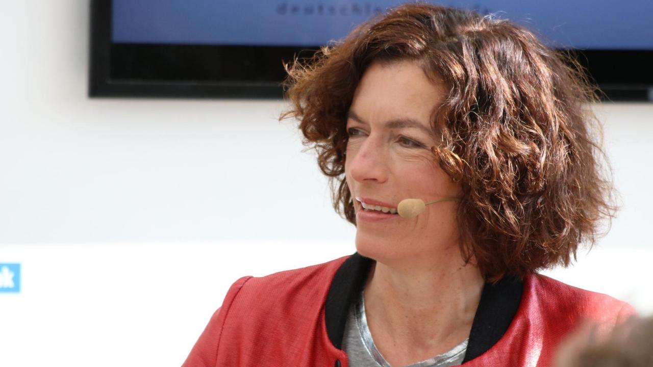 Die Autorin Anne Weber im Interview. Die Autorin Anne Weber im Interview.