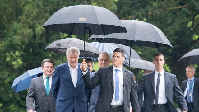 Bayerns Ministerpräsident Horst Seehofer, Justizminister Winfried Bausback und Innenminister Joachim Herrmann bei der Klausurtagung der bayerischen Staatsregierung in St. Quirin
