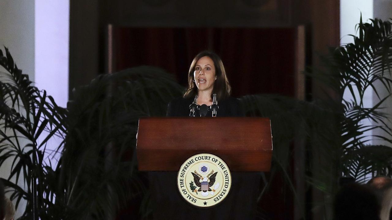 Rachel Barkow bei einer Rede in der Großen Halle des Supreme Court in Washington Rachel Barkow bei einer Rede in der Großen Halle des Supreme Court in Washington