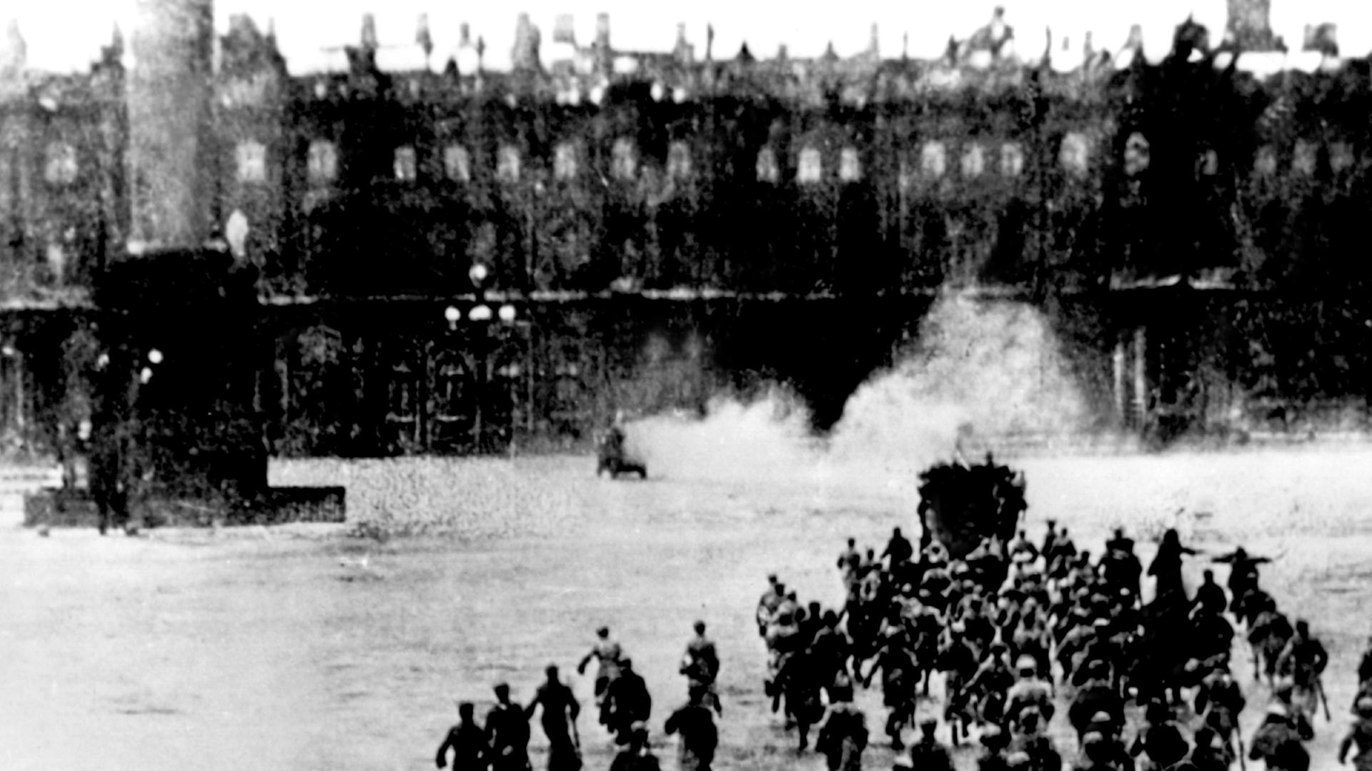 Sturm auf das Winterpalais in St. Petersburg (Petrograd) am 7. November 1917. Sturm auf das Winterpalais in St. Petersburg (Petrograd) am 7. November 1917.