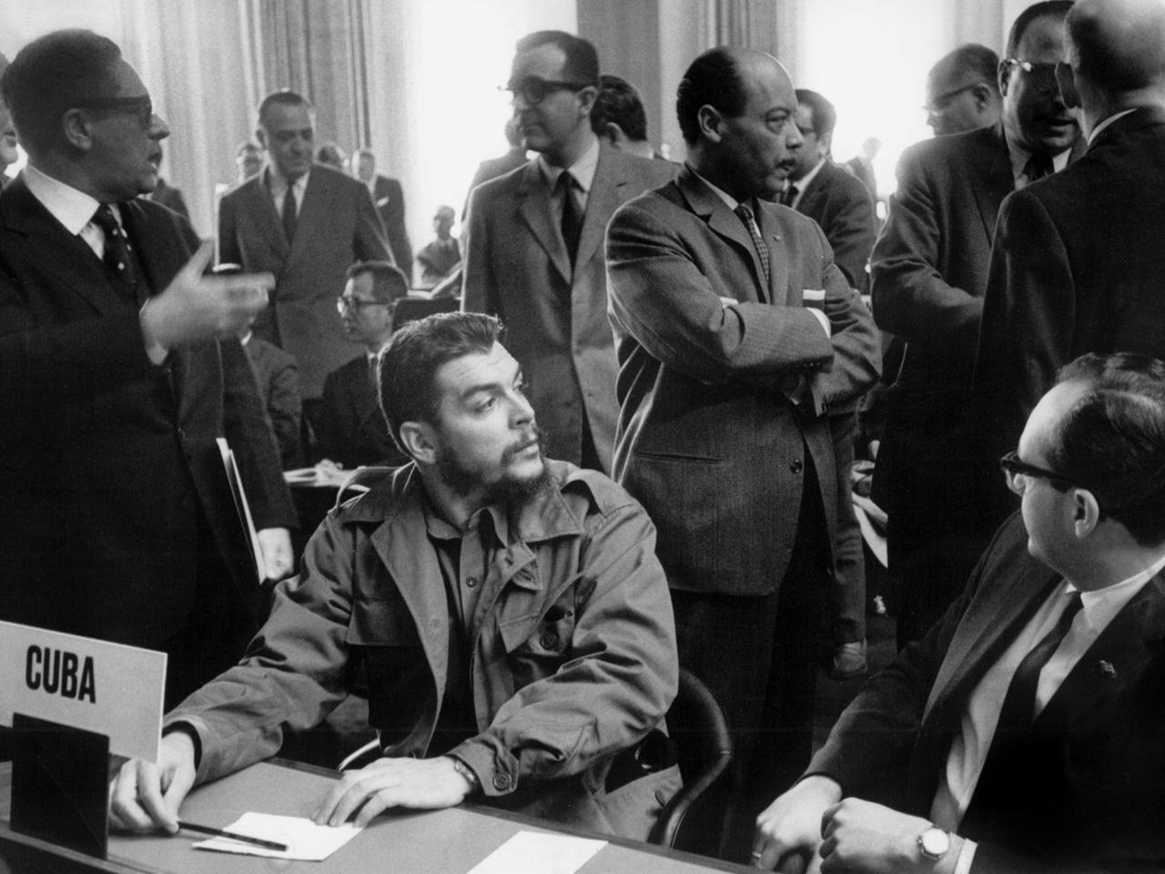 Der kubanische Industrieminister Ernesto "Che" Guevara kritisierte 1964 vor der Welthandelskonferenz in Genf die "imperialistischen" Länder für die Situation in den Entwicklungsländern. Der kubanische Industrieminister Ernesto "Che" Guevara kritisierte 1964 vor der Welthandelskonferenz in Genf die "imperialistischen" Länder für die Situation in den Entwicklungsländern.