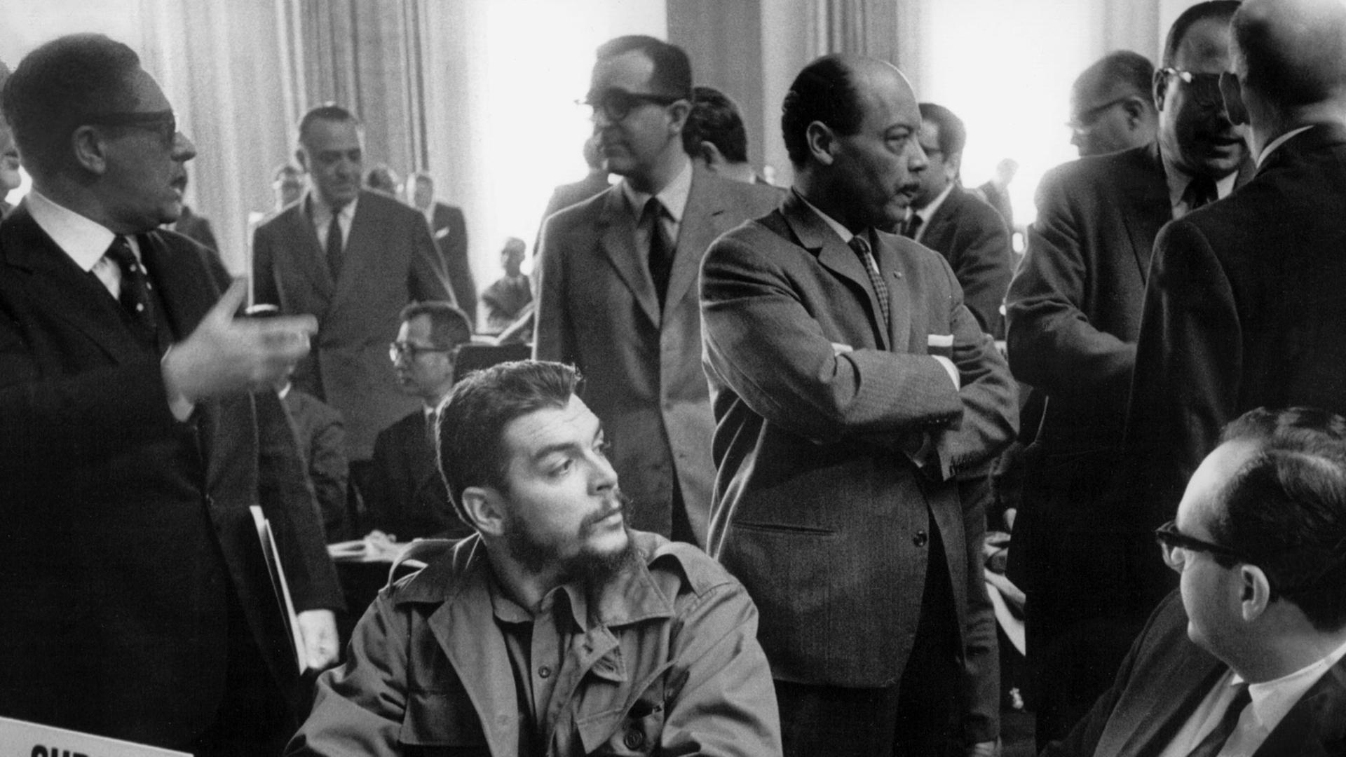 Der kubanische Industrieminister Ernesto "Che" Guevara kritisierte 1964 vor der Welthandelskonferenz in Genf die "imperialistischen" Länder für die Situation in den Entwicklungsländern. Der kubanische Industrieminister Ernesto "Che" Guevara kritisierte 1964 vor der Welthandelskonferenz in Genf die "imperialistischen" Länder für die Situation in den Entwicklungsländern.