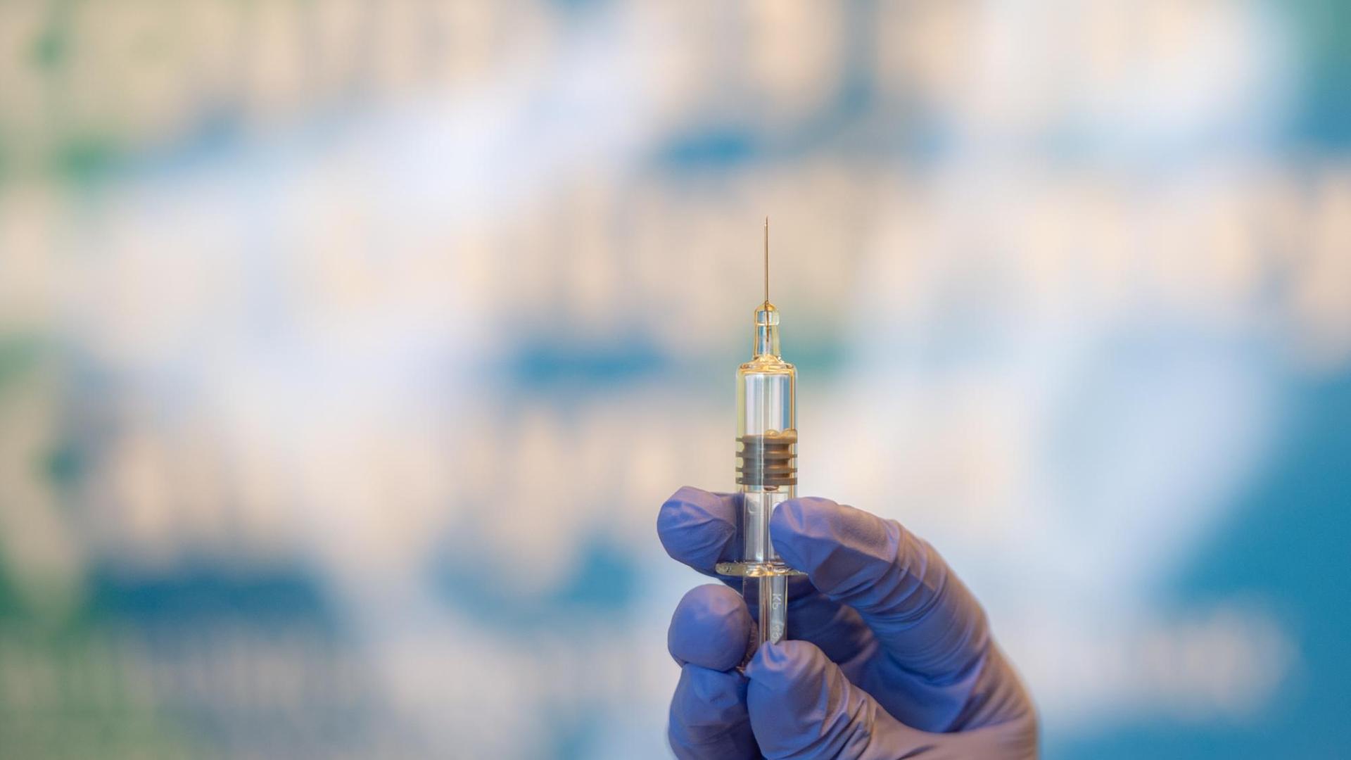 Impfstoff des Unternehmens Sinovac Biotech. Das Mittel wird zurzeit in der 3. Phase getestet. Impfstoff des Unternehmens Sinovac Biotech. Das Mittel wird zurzeit in der 3. Phase getestet.