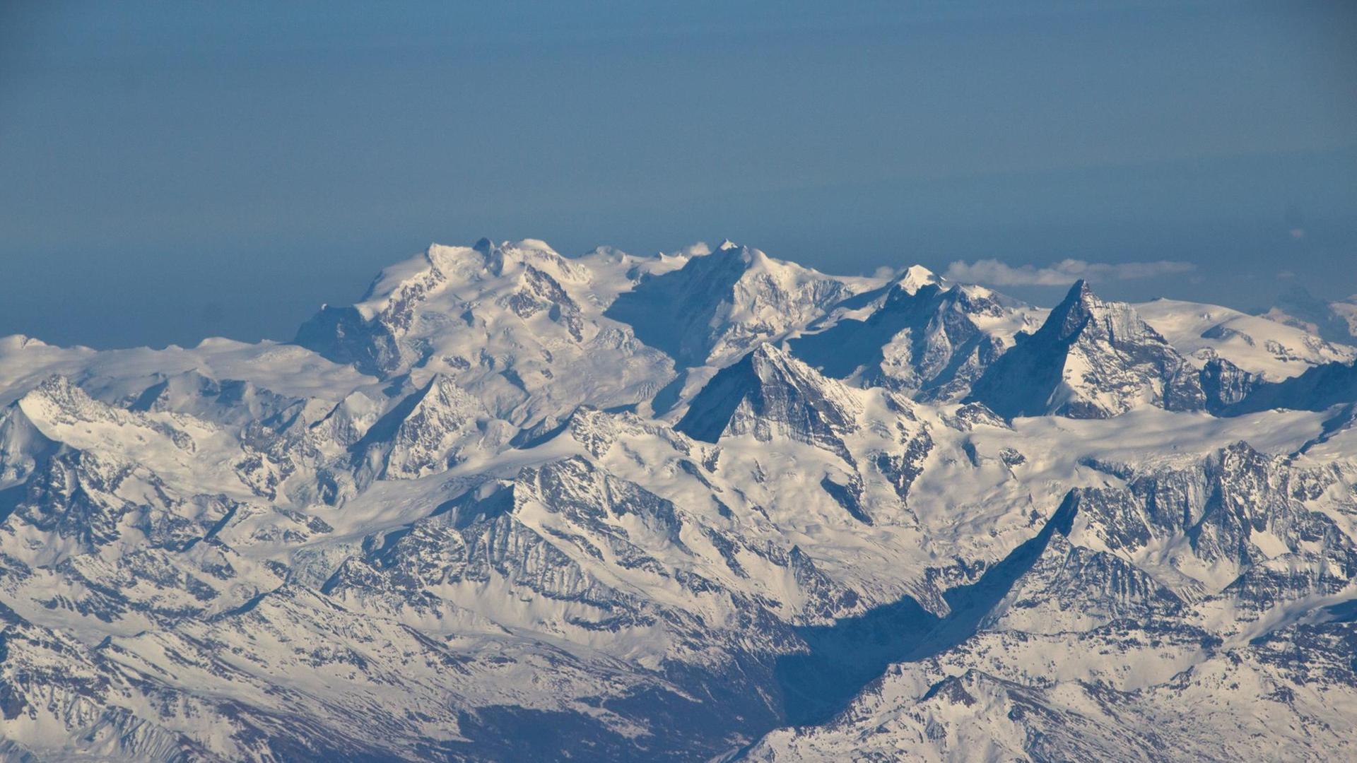 Das Montblanc-Massiv in den französischen Alpen Das Montblanc-Massiv in den französischen Alpen