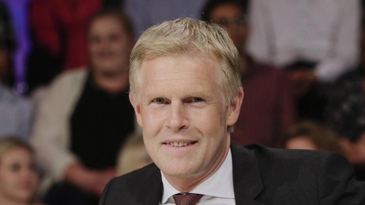 09.07.2015, Berlin, Deutschland - Polit-Talkrunde bei Maybrit Illner im Zweiten Deutsches Fernsehen, ZDF, mit dem Thema - Grexit oder Hilfspaket-zahlt Europa sowieso? Foto: Hendrik Enderlein, Direktor des Jacques Delors Instituts in Berlin, Regierungsberater und Professor f 09.07.2015, Berlin, Deutschland - Polit-Talkrunde bei Maybrit Illner im Zweiten Deutsches Fernsehen, ZDF, mit dem Thema - Grexit oder Hilfspaket-zahlt Europa sowieso? Foto: Hendrik Enderlein, Direktor des Jacques Delors Instituts in Berlin, Regierungsberater und Professor f