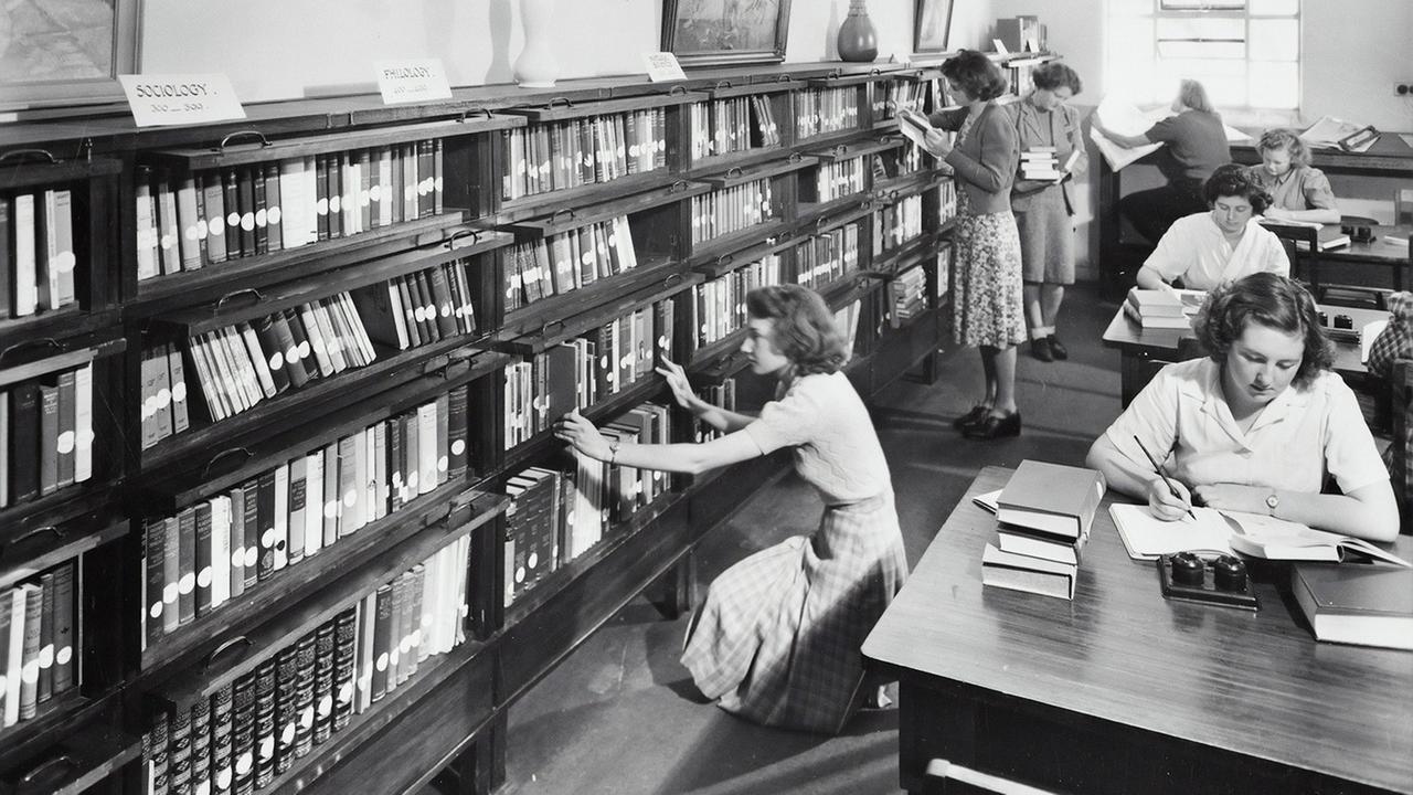 Emily McPherson College Library, Russell St., etwa 1960er-Jahre Emily McPherson College Library, Russell St., etwa 1960er-Jahre