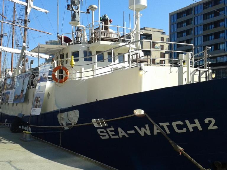 Die SeaWatch II liegt in der HafenCity in Hamburg.