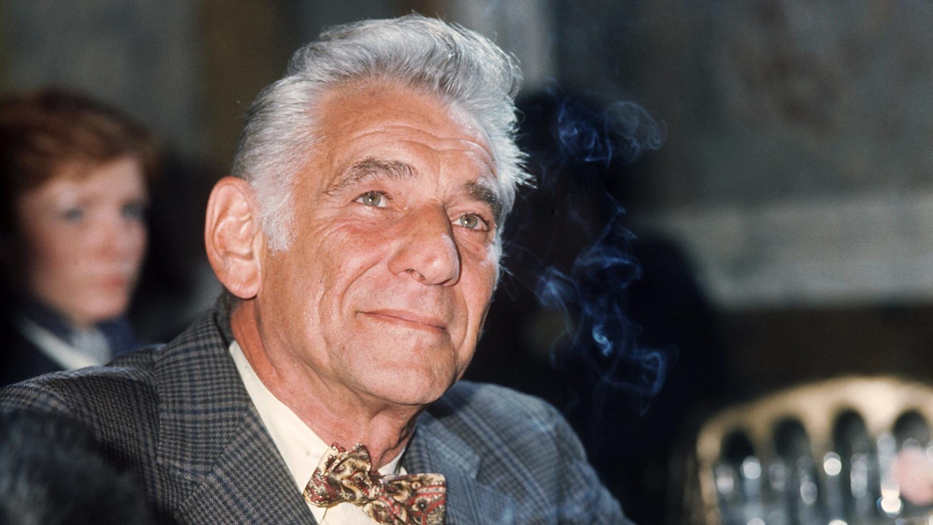 Leonard Bernstein im Mai 1977 in Paris Leonard Bernstein im Mai 1977 in Paris
