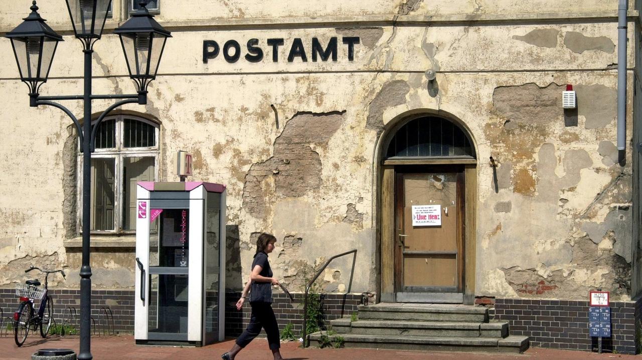 Ein altes leerstehendes Gebäude in Neustadt-Glewe (Mecklenburg-Vorpommern). Ein altes leerstehendes Gebäude in Neustadt-Glewe (Mecklenburg-Vorpommern).