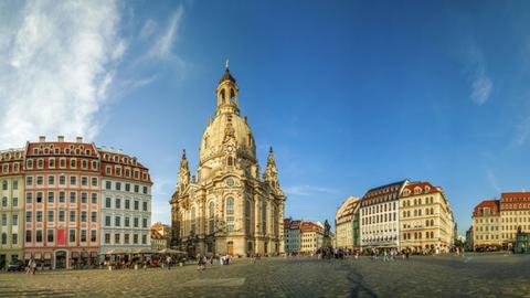 Der Dresdner Neumarkt mit der Frauenkirche