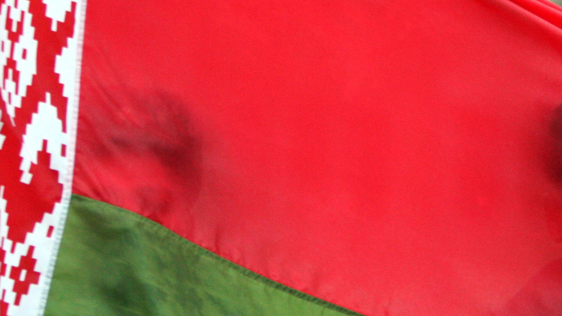 Belarussian soldiers are covered by Belarussian state flag in a windy day during an oath ceremony in Sosny in the outskirts of Minsk, Belarus, 17 December 2011. Some 12.000 young soldiers took the oath in Belarus. Belarussian soldiers are covered by Belarussian state flag in a windy day during an oath ceremony in Sosny in the outskirts of Minsk, Belarus, 17 December 2011. Some 12.000 young soldiers took the oath in Belarus.