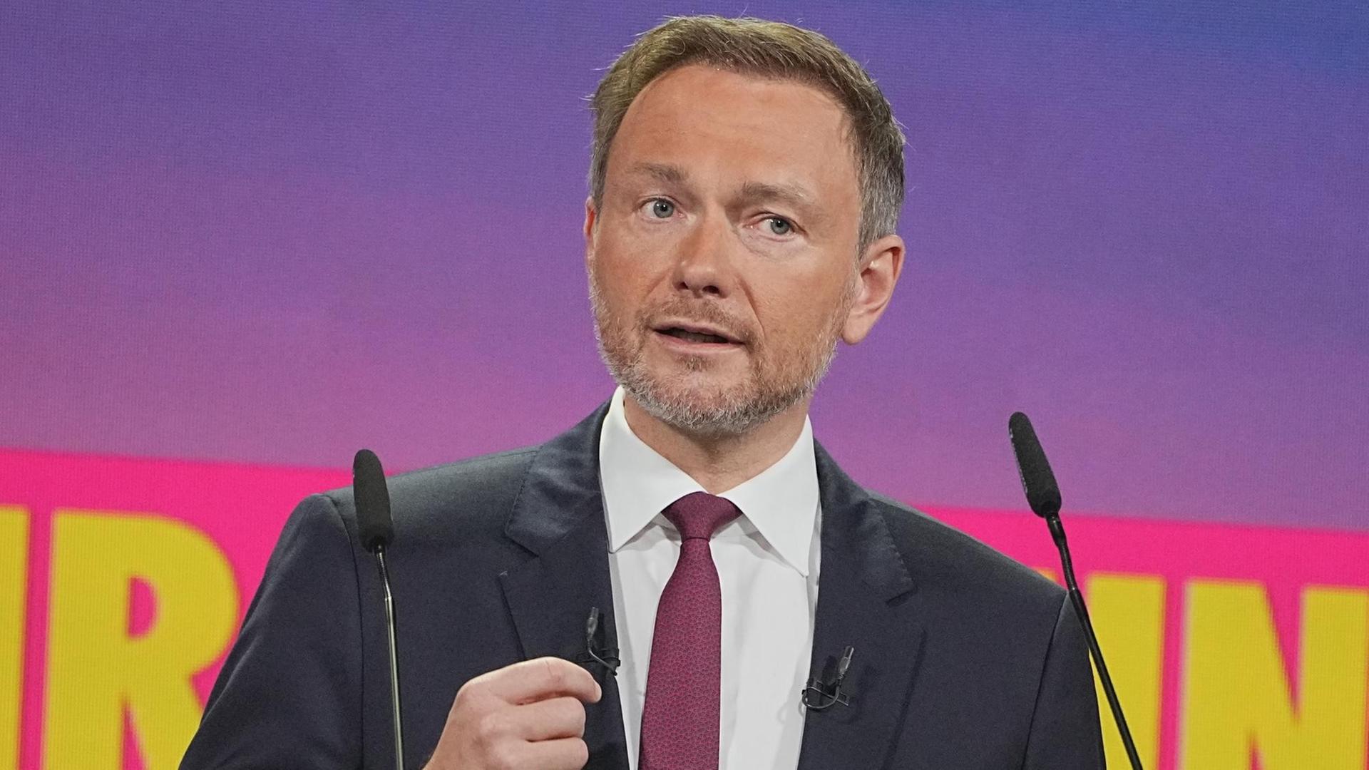 Christian Lindner, Fraktionsvorsitzender und Parteivorsitzender der FDP, spricht beim Bundesparteitag der FDP. Der dreitägige Parteitag wird Coronabedingt ohne Delegierte vor Ort in digitaler Form durchgeführt. Christian Lindner, Fraktionsvorsitzender und Parteivorsitzender der FDP, spricht beim Bundesparteitag der FDP. Der dreitägige Parteitag wird Coronabedingt ohne Delegierte vor Ort in digitaler Form durchgeführt.