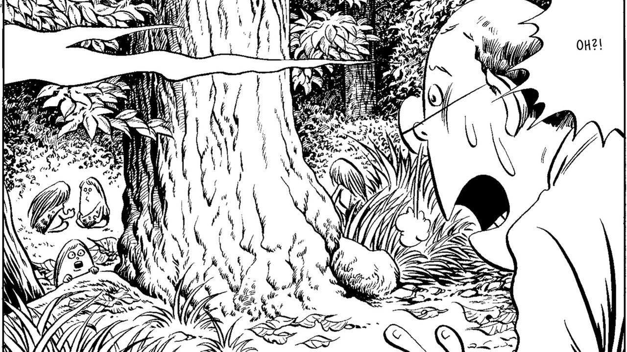 Ein Mann erschrickt über kleine Lebewesen im Wald. Ein Mann erschrickt über kleine Lebewesen im Wald.
