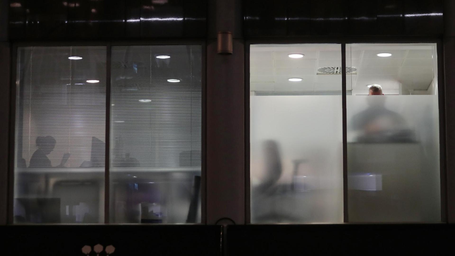Menschen in der Zentrale von Cambridge Analytica in London Menschen in der Zentrale von Cambridge Analytica in London