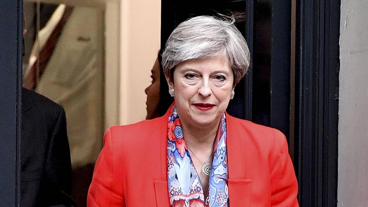 Die britische Premierministerin Theresa May verlässt nach den vorgezogenen Neuwahlen die Zentrale der konservativen Partei.