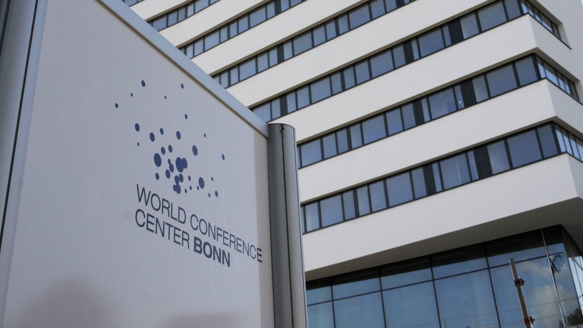 Das World Conference Center Bonn (WCCB) befindet sich im Bundesviertel von Bonn. Das World Conference Center Bonn (WCCB) befindet sich im Bundesviertel von Bonn.