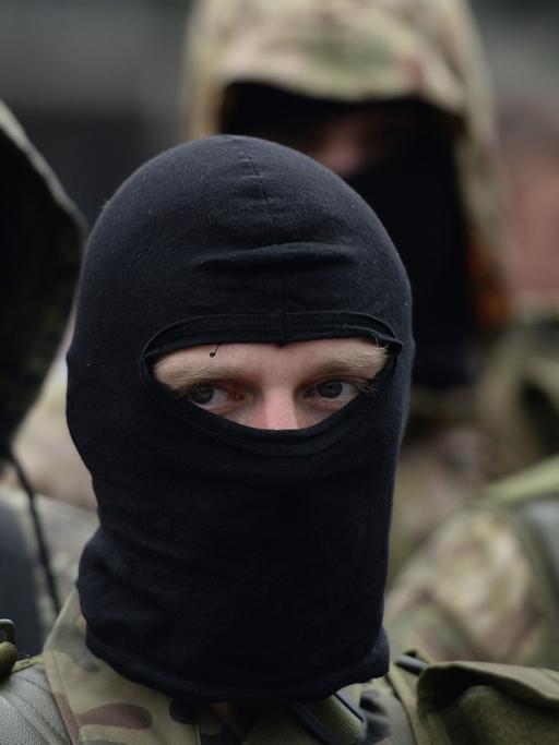 Vermummte prorussische Separatisten