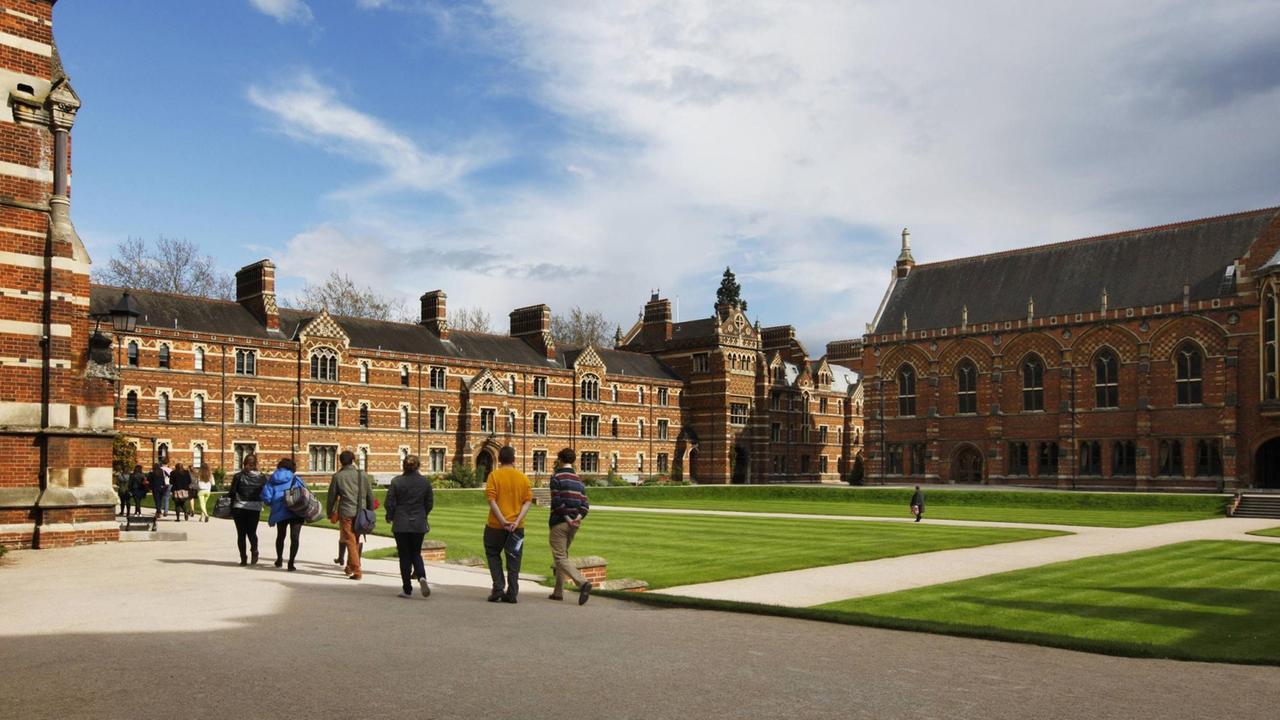 Das Ziel von vielen – den Sprung von Hackney nach Oxford, wie hier, oder nach Cambridge zu schaffen. Das Ziel von vielen – den Sprung von Hackney nach Oxford, wie hier, oder nach Cambridge zu schaffen.