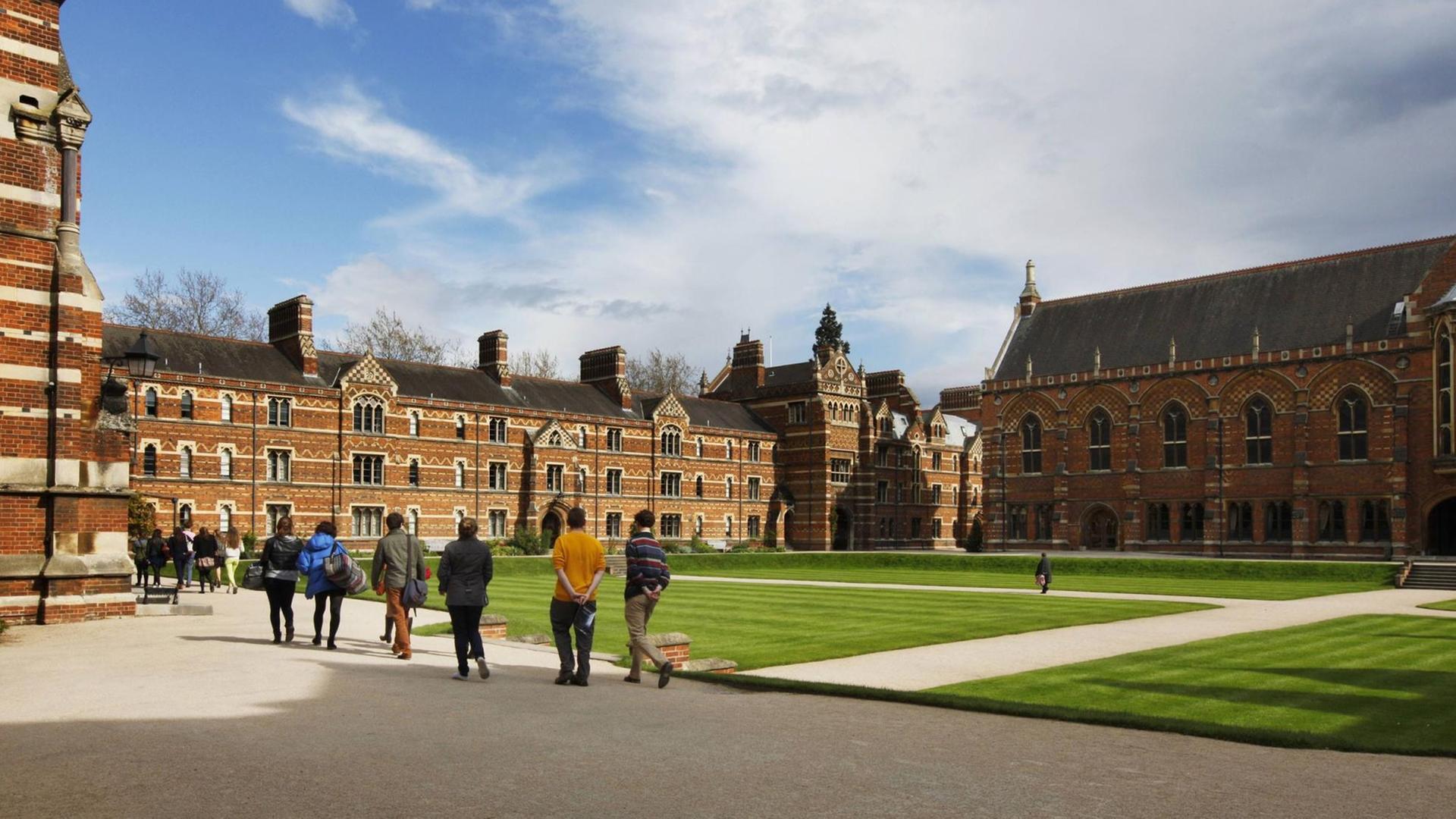 Campus des Keble College. Eines von 39 Colleges, die alle unabhängig sind und zusammen die University of Oxford bilden. Campus des Keble College. Eines von 39 Colleges, die alle unabhängig sind und zusammen die University of Oxford bilden.
