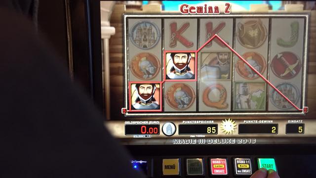 Spielautomat, bei dem 5 Cent eingesetzt wurden.