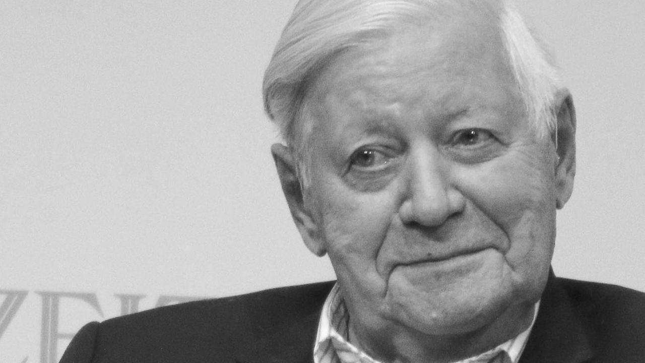 Altkanzler Helmut Schmidt starb am 10. November 2015 in Hamburg. Altkanzler Helmut Schmidt starb am 10. November 2015 in Hamburg.