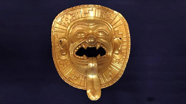 Bilder einer Goldmaske aus der Tumaco-Gegend. Sichergestellt von der Spanischen Nationalpolizei am Flughafen Madrid-Barajas, präsentiert während einer Pressekonferenz in Madrid, Spanien, am 17. Oktober 2019. 