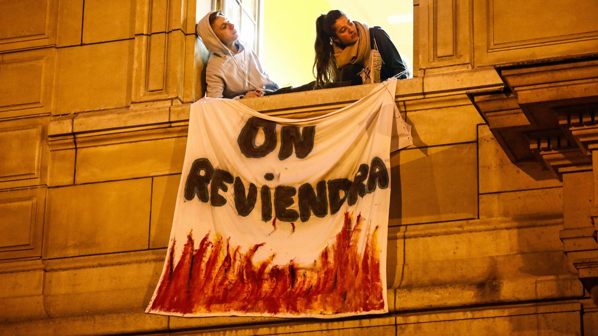 Die Universität Sorbonne in Paris wird am 12.4 2018 aus Protest von Studierenden besetzt. Die Universität Sorbonne in Paris wird am 12.4 2018 aus Protest von Studierenden besetzt.
